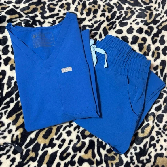 Figs Women’s Scrub Set - Picture 1 of 8
